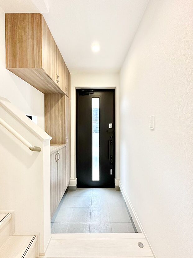 明るい玄関はお客様をお出迎えするのにぴったりです!