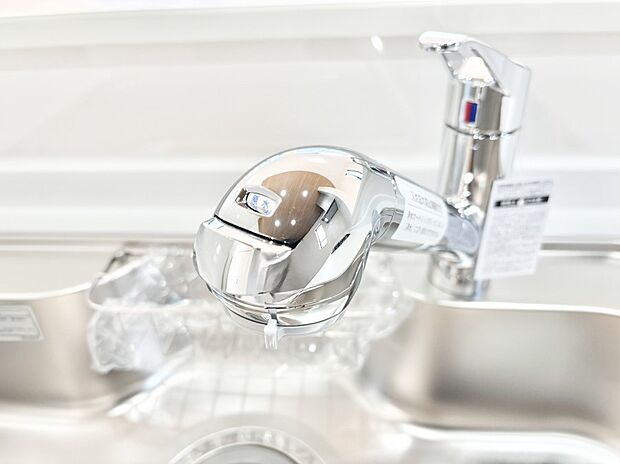 いつでも清潔なおいしいお水を。一つの水栓で水道水と浄水を使い分け。