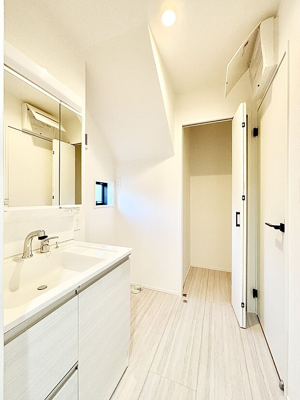 広々とゆとりのあるランドリースペース