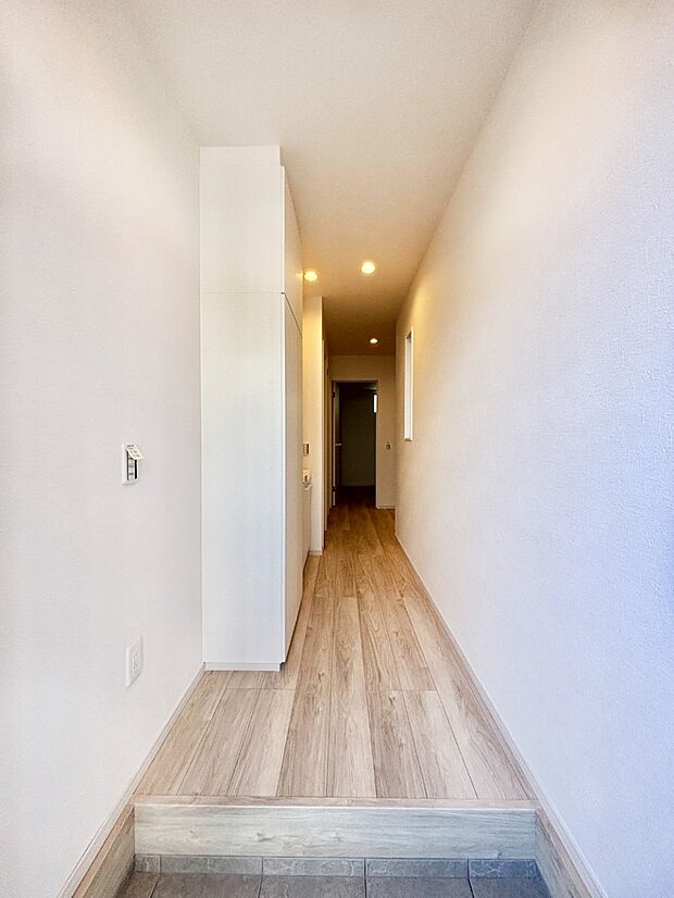 家族の帰宅やお客様をあたたかく迎える玄関  