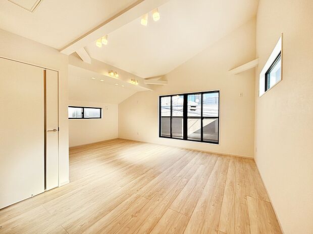 快適な床暖房付、自然とご家族が集まり団らんを満喫できます