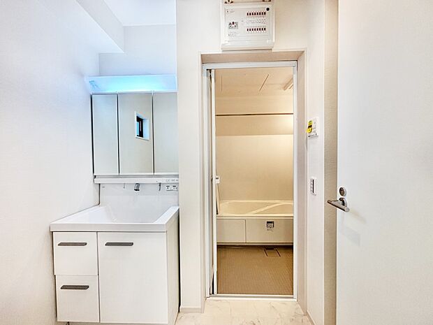 清潔感のある快適空間です。毎日の身支度も気持ち良くお使い頂けます。 