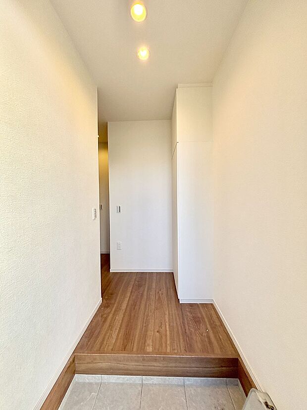 家族の帰宅やお客様をあたたかく迎える玄関  