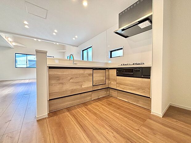 料理をしながらでもご家族との会話を楽しめる対面キッチン