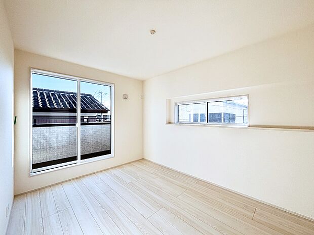 明るいバルコニーサイドに洋室を設置。目覚めの良い寝室に。