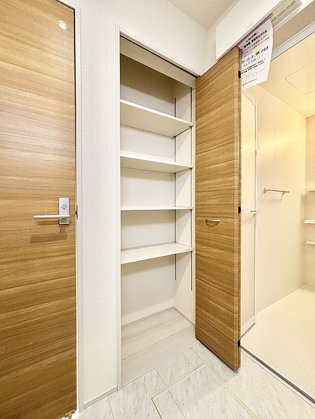 可動棚付きランドリースペース