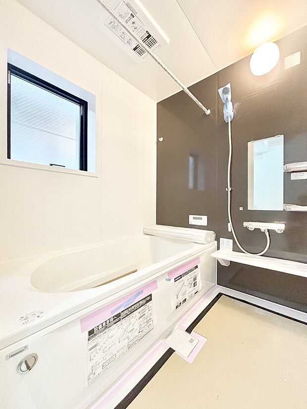 落ち着いた雰囲気でゆっくりお寛ぎいただけるバスルーム