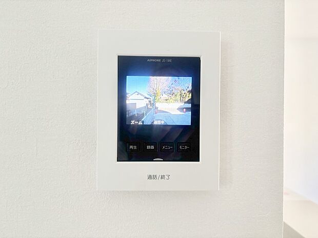 訪問者が一目でわかる安心のTVモニター付きインターホン。