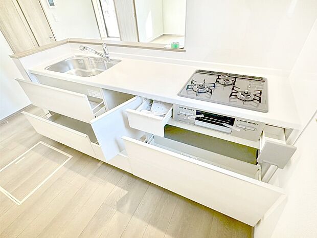 使いやすさを優先したスライド式収納タイプ！