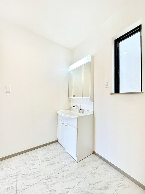 キッチンとの動線を考慮した水廻り集中設計で忙しい時間の家事もラクラク