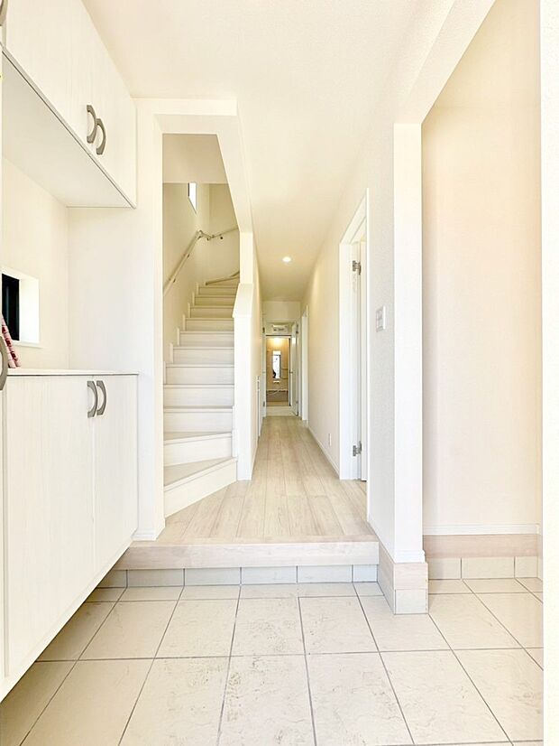 いつもきれいにしておきたい玄関ですね。