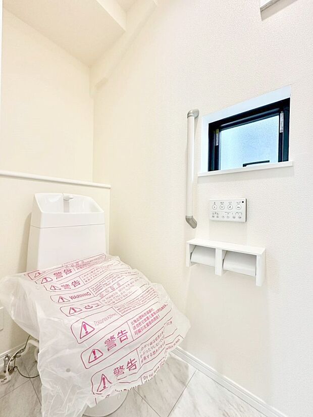 トイレは安心の2箇所！朝のバタバタも一安心です。 