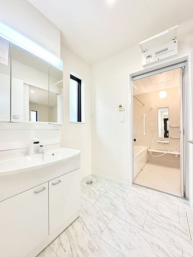 広々とゆとりのあるランドリースペース。  