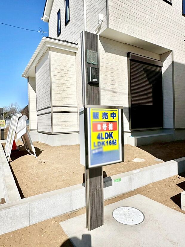 シンプルデザインのポスト。