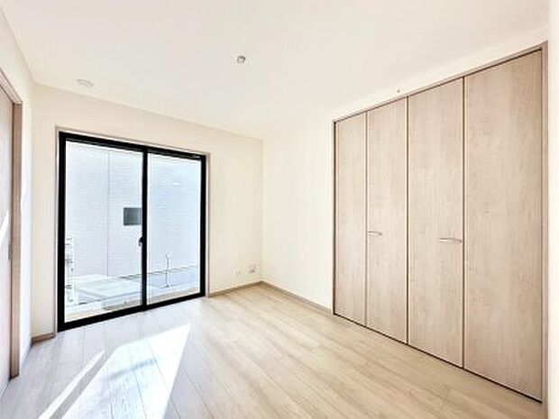 リビング隣接の洋室は個室としても利用できます