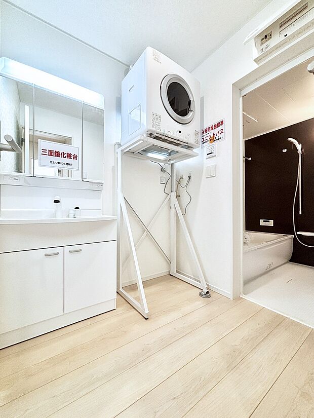 ガス衣類乾燥機が標準設置されています。梅雨時も安心ですね。