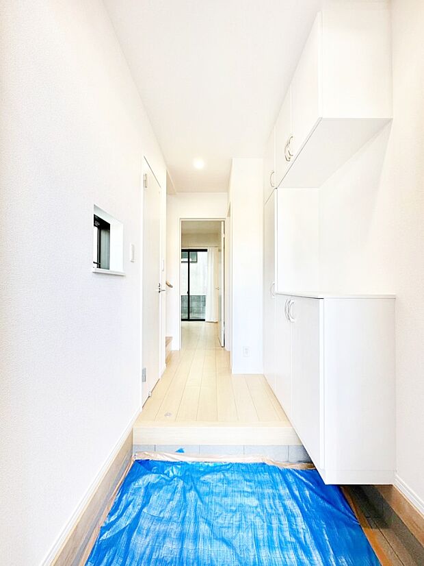 ご家族やお客様を気持ちよくお出迎えできる穏やかな雰囲気の玄関です。