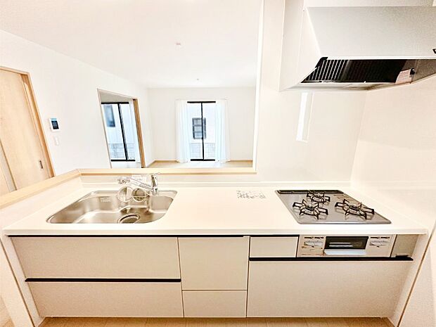 リビングで遊ぶお子様を見守りながらお料理ができる対面キッチン