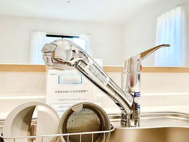 いつでも清潔なおいしいお水を。一つの水栓で水道水と浄水を使い分け。