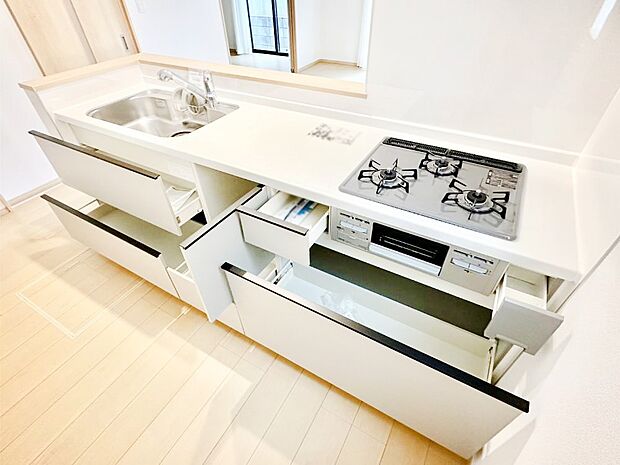 使いやすさを優先したスライド式収納タイプ！