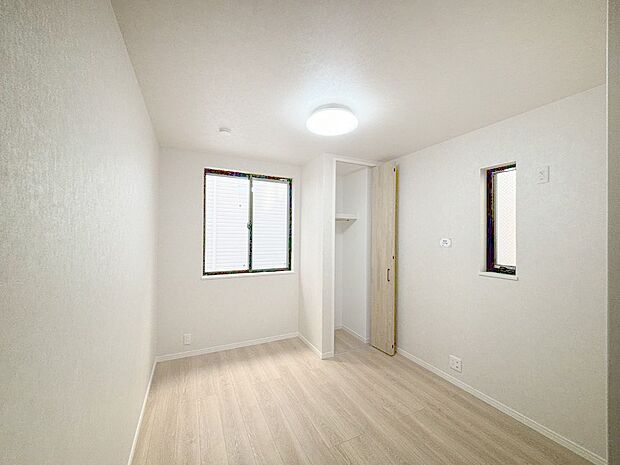 2面採光で気持ちよく自然光が取り入れられるのでお子様のお部屋にもピッタリ