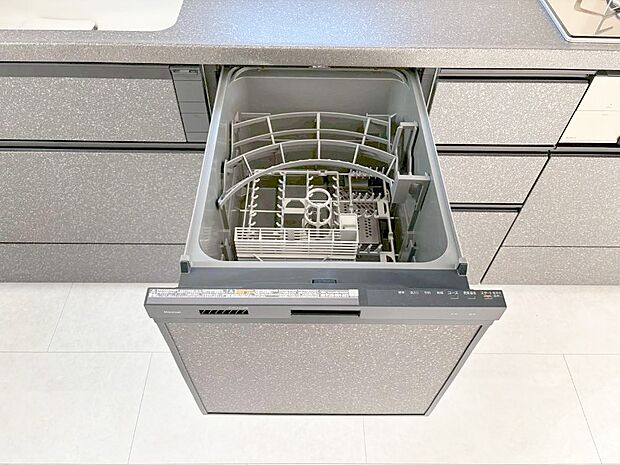 面倒なお片づけは食洗機にお任せ！家事の負担が減って、時間にも気持ちにもゆとりができます。