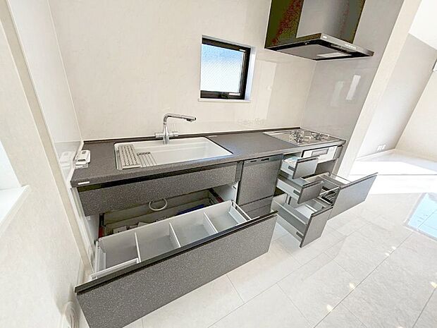 使いやすさを優先したスライド式収納タイプ！