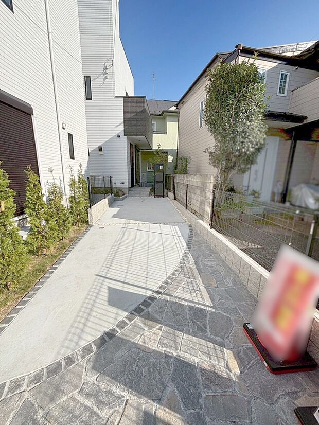 目の前が駐車場だと雨の日も大量にお買い物をした時も便利ですね