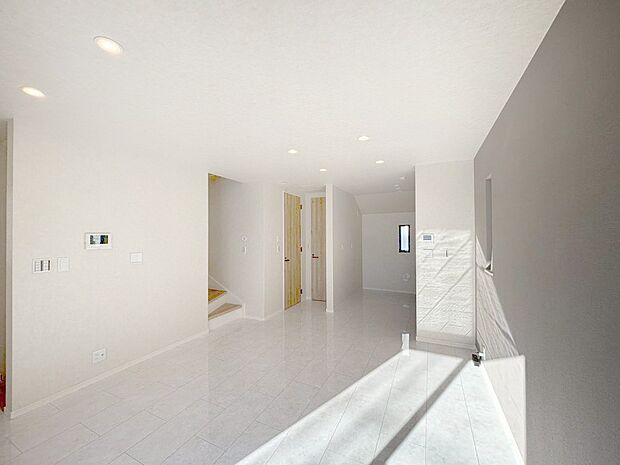 ご家族のコミュニケーションが深まるリビング階段を採用したLDK