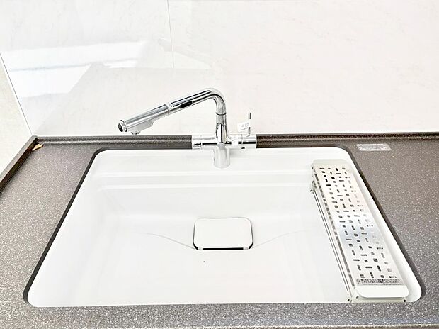 広々としたシンクでお料理やお皿洗いもラクラク快適に!