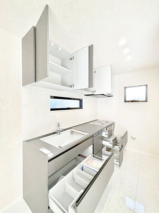 使いやすさを優先したスライド式収納タイプ！