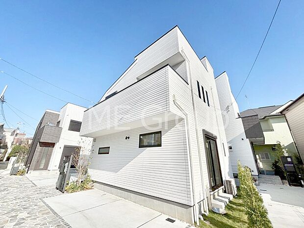 上質感あふれる外観デザイン。魅力の住まいを実現。