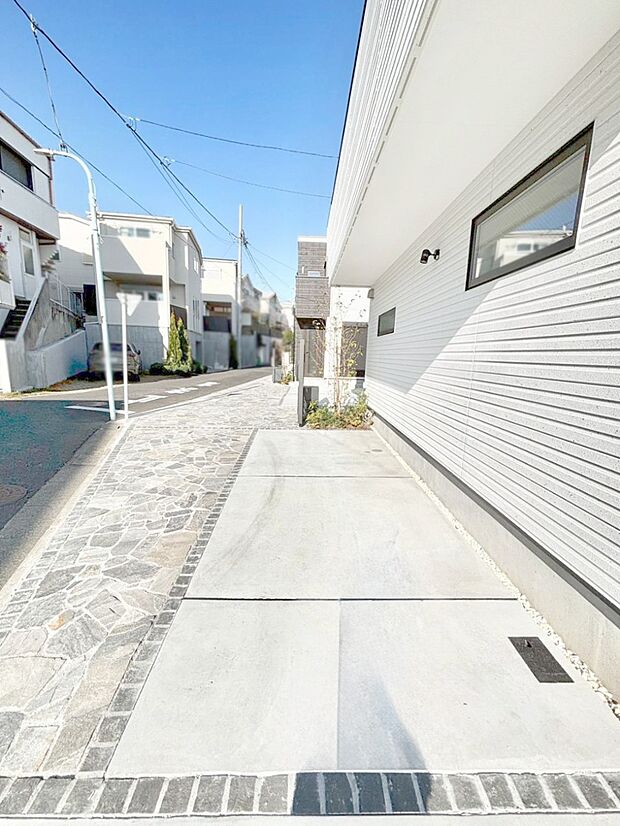 目の前が駐車場だと雨の日も大量にお買い物をした時も便利ですね