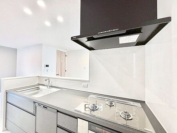 料理をしながらでもご家族との会話を楽しめる対面キッチン