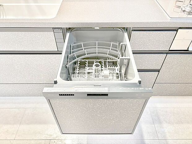 面倒なお片づけは食洗機にお任せ！家事の負担が減って、時間にも気持ちにもゆとりができます。