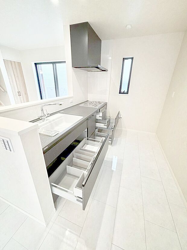 使いやすさを優先したスライド式収納タイプ！