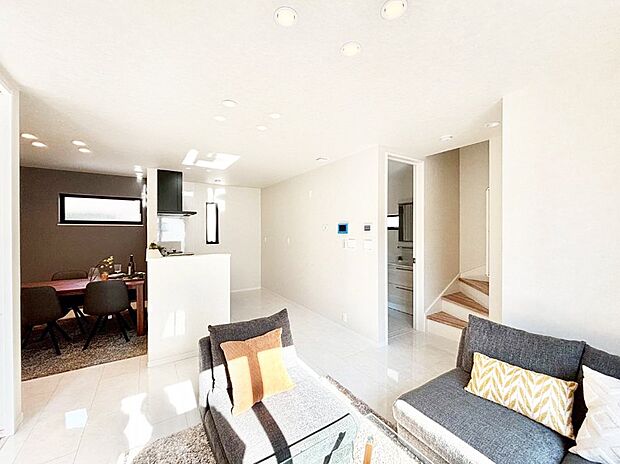 家族団らんの時間も増えそうなくつろぎのリビングダイニング。