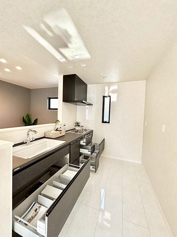 使いやすさを優先したスライド式収納タイプ!