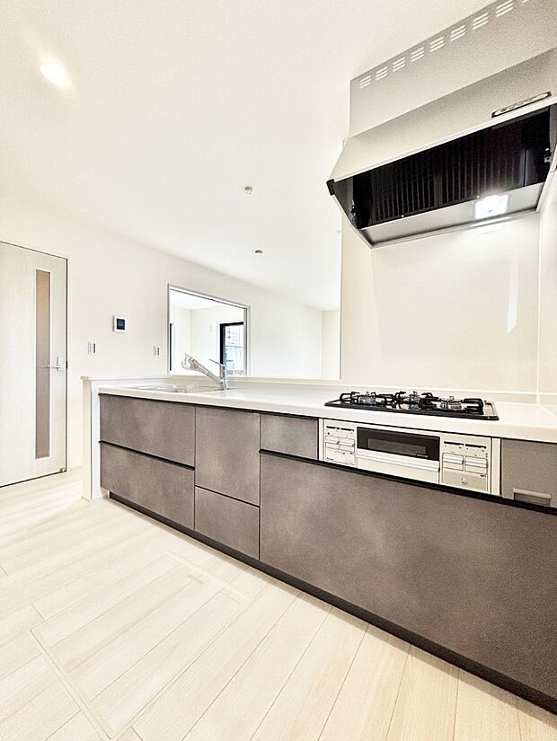 料理をしながらご家族との会話を楽しめる対面カウンターキッチン