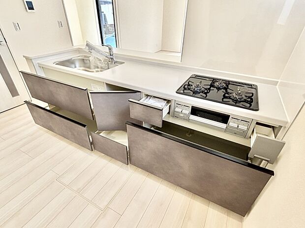 使いやすさを優先したスライド式収納タイプ！