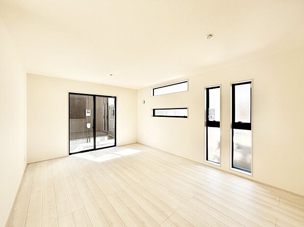 家族の笑顔が自然と生まれてくる、そんな雰囲気のダイニングに仕上がっています。