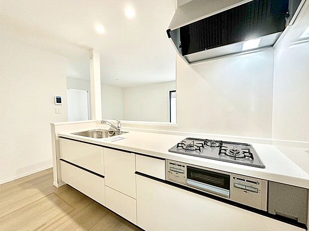 料理をしながらでもご家族との会話を楽しめる対面キッチン