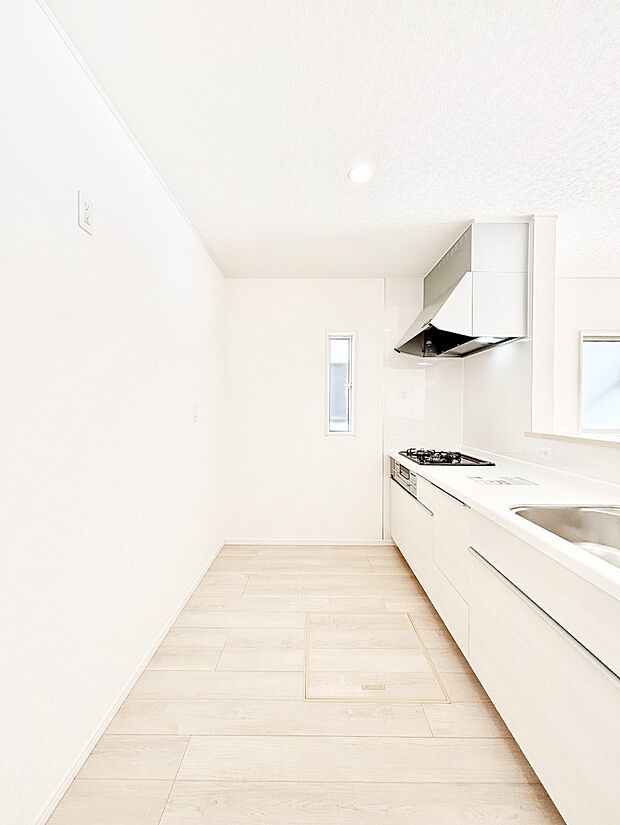 ゆとりあるキッチンスペースでお料理や食後の後片付けもスムーズに!