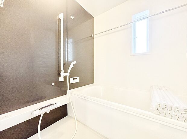 落ち着きのあるダークカラーを基調にしたバスルームで1日の疲れをリフレッシュ!