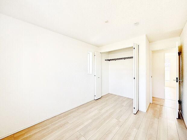 クローゼット付きのお部屋でスッキリとした空間でゆったり寛げます!