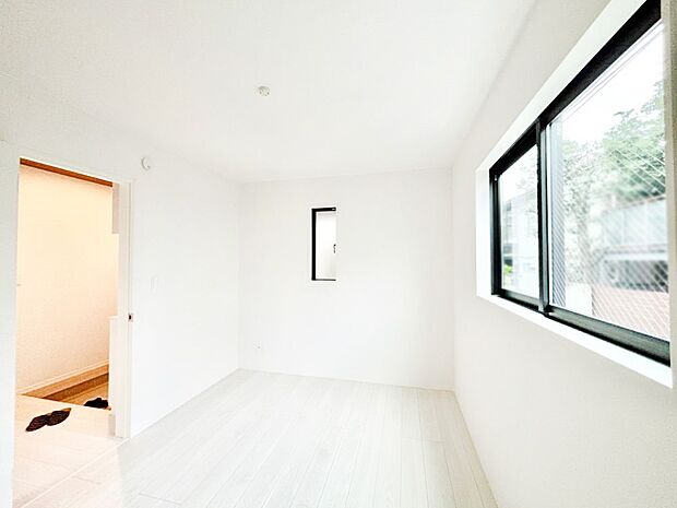 2面採光で気持ちよく自然光が取り入れられるのでお子様のお部屋にもピッタリ