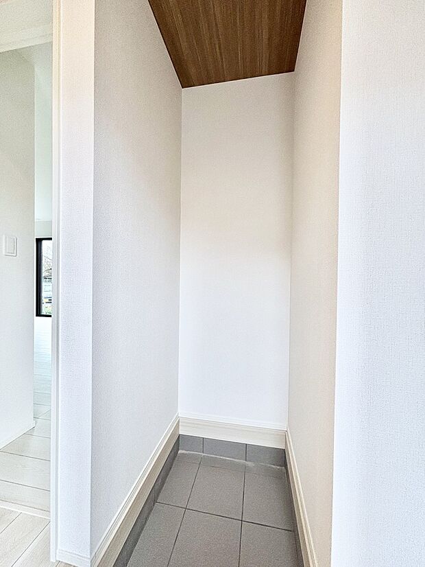 シューズインクローク付き!雨具やベビーカーも置けます。