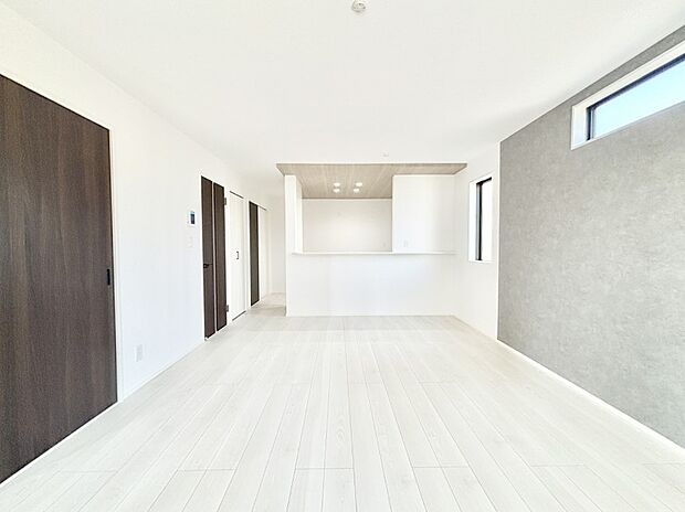 家族団らんの時間も増えそうなくつろぎのリビングダイニング。