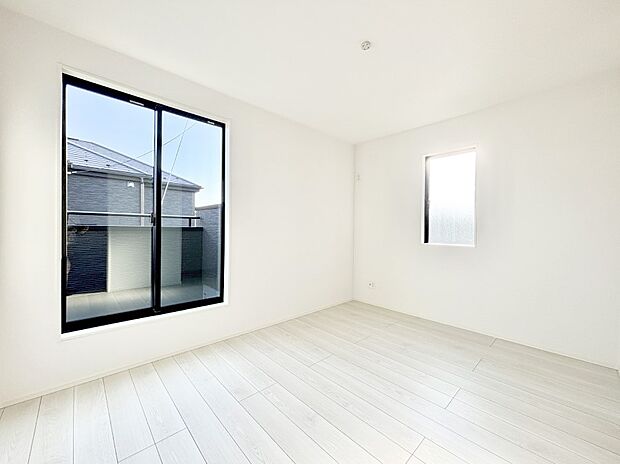 明るいバルコニーサイドに洋室を設置。目覚めの良い寝室に。