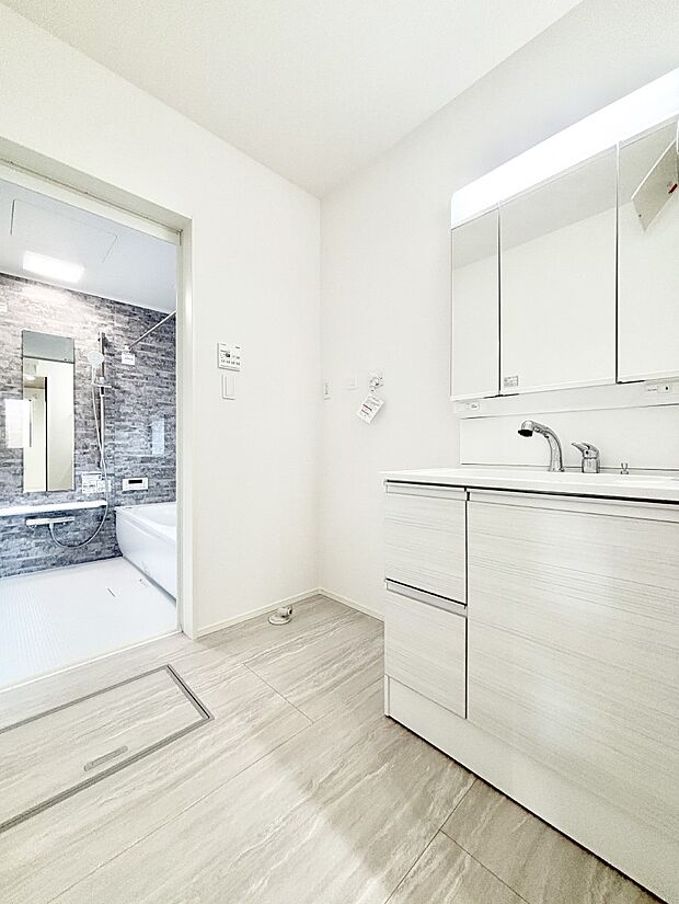 清潔感のある快適空間です。毎日の身支度も気持ち良くお使い頂けます。